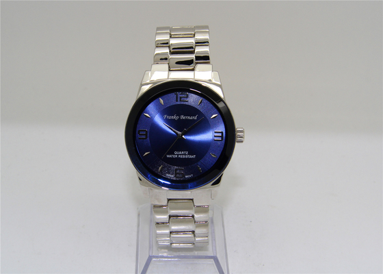 La montre-bracelet en laiton 30m imperméables, appartement d'affaires a augmenté avec le bord bleu
